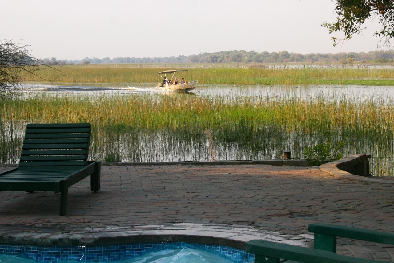 Island Safari Lodge Maun Exteriör bild