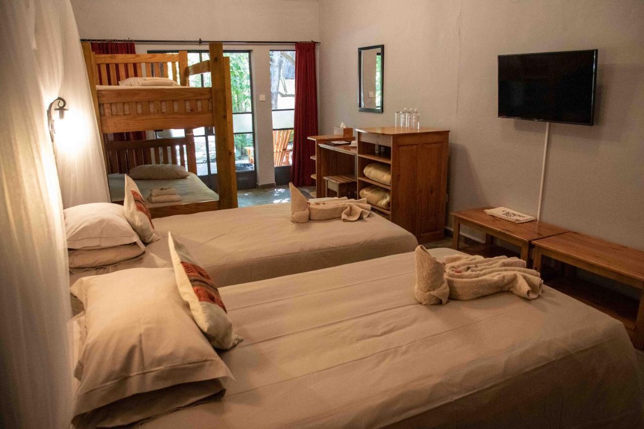 Island Safari Lodge Maun Exteriör bild