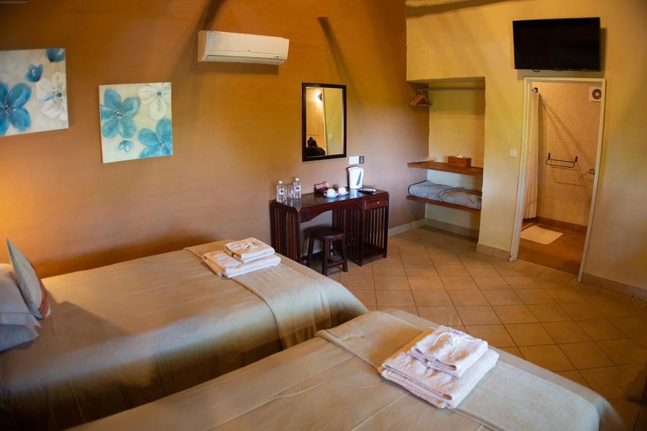Island Safari Lodge Maun Exteriör bild