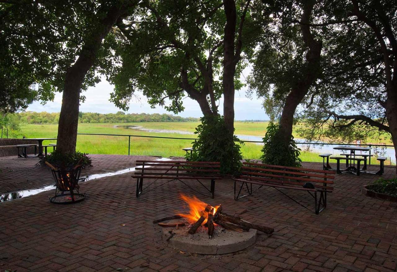 Island Safari Lodge Maun Exteriör bild