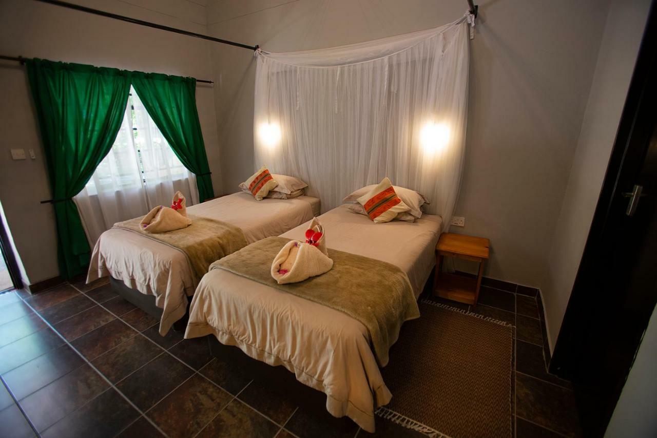Island Safari Lodge Maun Exteriör bild