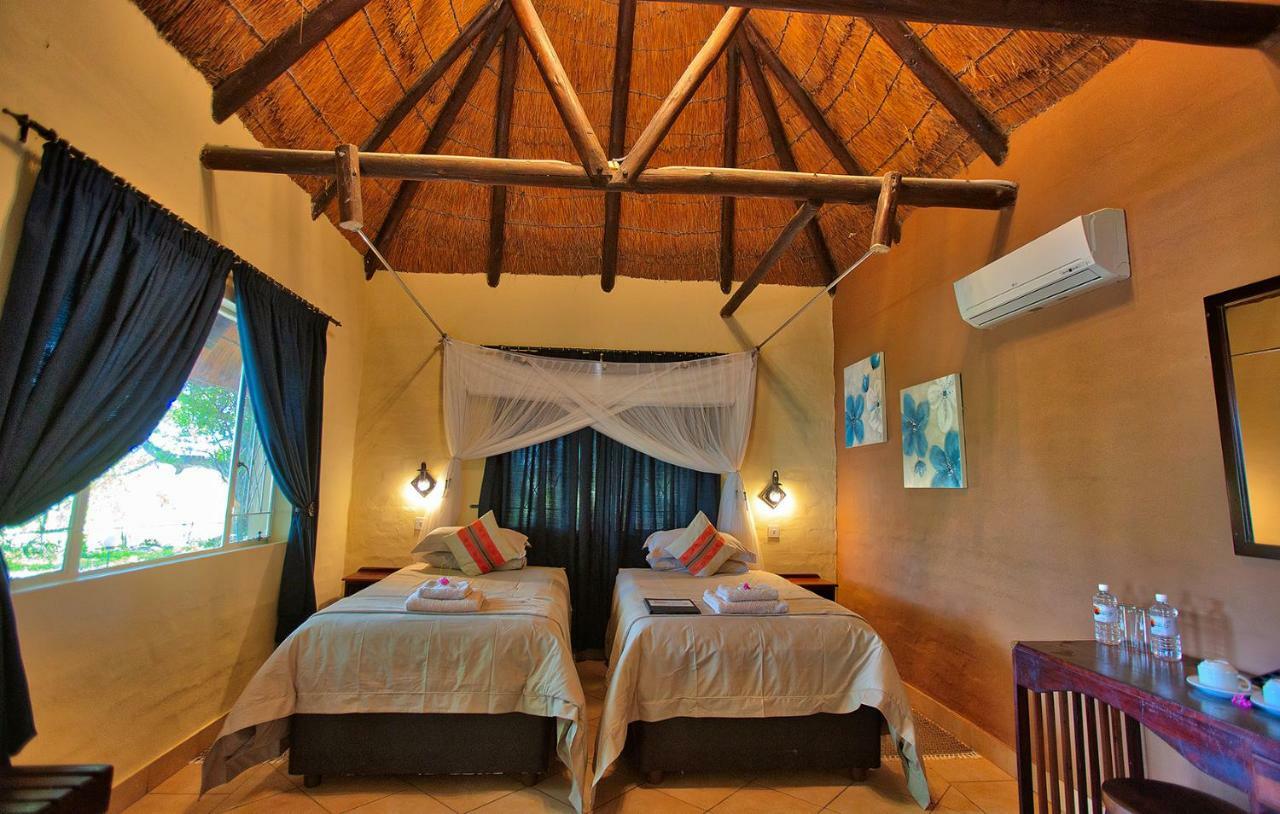 Island Safari Lodge Maun Exteriör bild