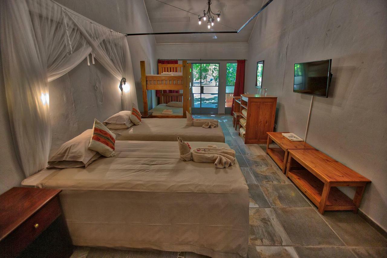Island Safari Lodge Maun Exteriör bild
